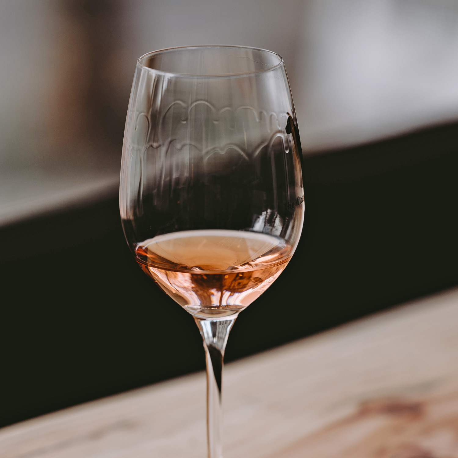 Genießen Sie diesen erfrischenden Roséwein Genießen Sie diesen erfrischenden Roséwein