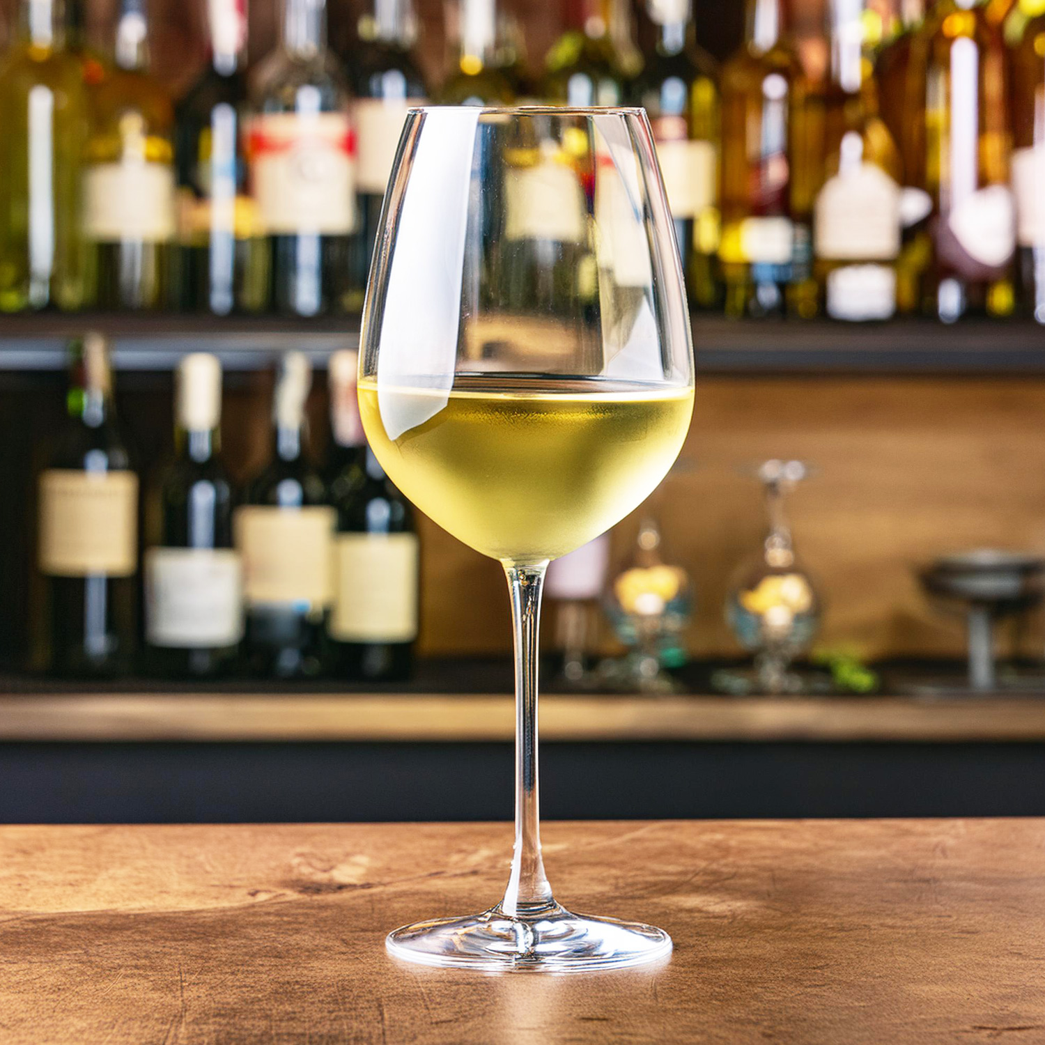 Genießen Sie diesen schmackhaften Weißwein Genießen Sie diesen schmackhaften Weißwein