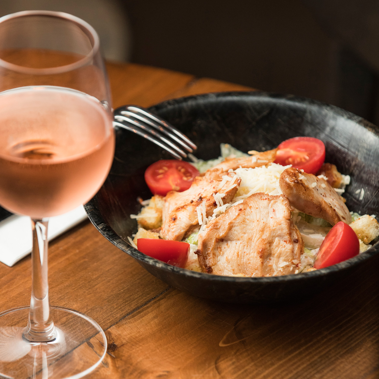 Genießen Sie diesen erfrischenden Roséwein Genießen Sie diesen erfrischenden Roséwein
