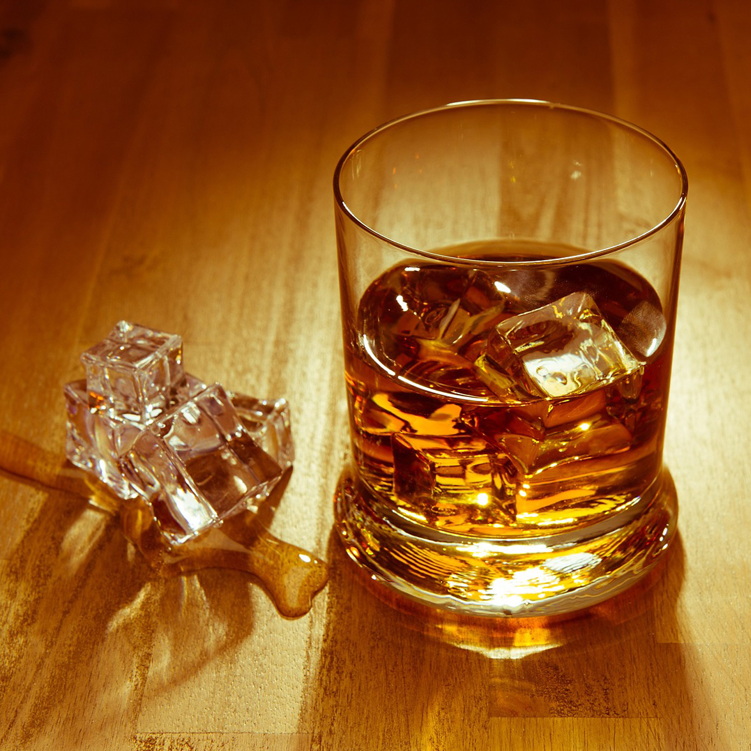Lagavulin Single Malt Scotch Whisky 16Y