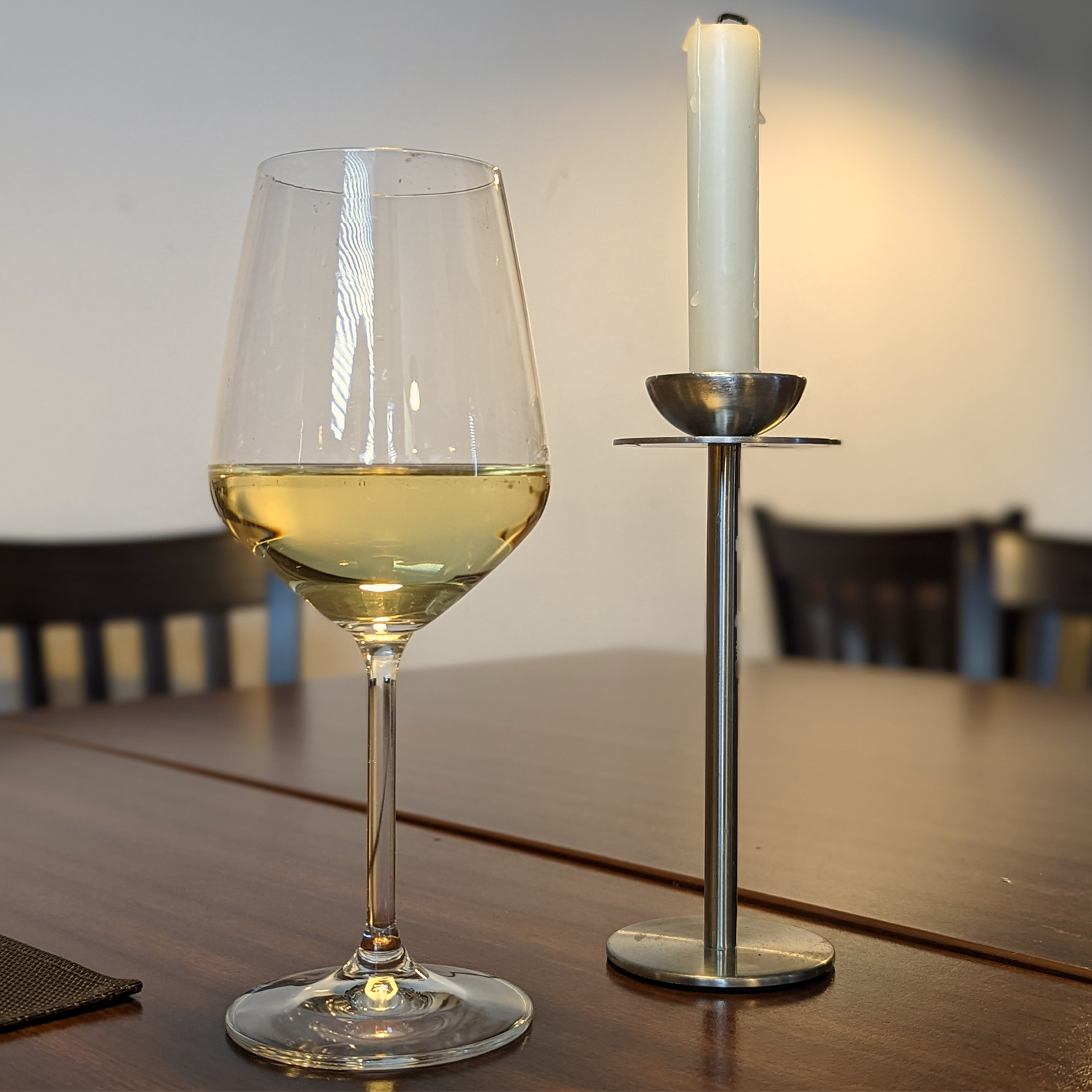 Genießen Sie diesen schmackhaften Weißwein Genießen Sie diesen schmackhaften Weißwein