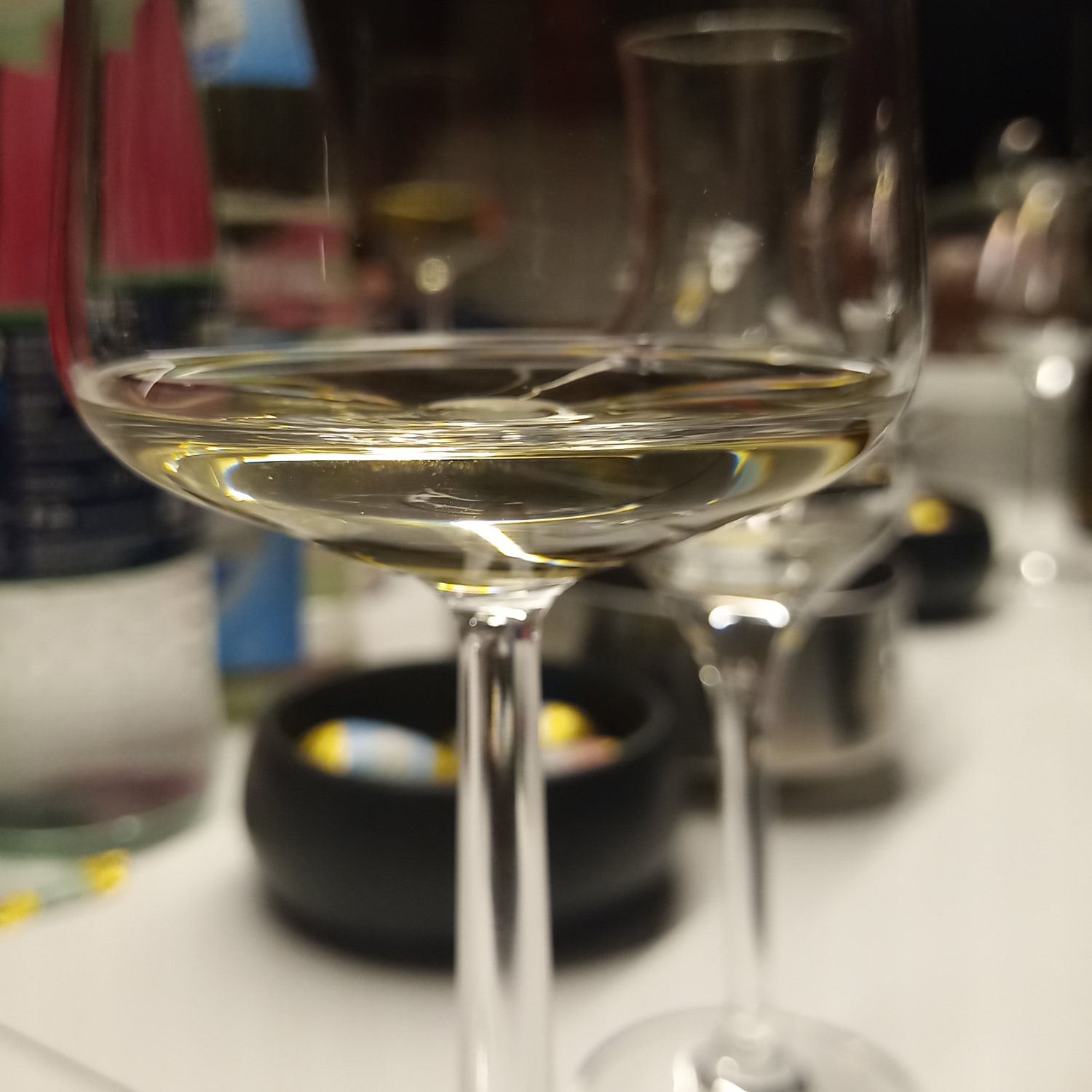 Genießen Sie diesen schmackhaften Weißwein Genießen Sie diesen schmackhaften Weißwein