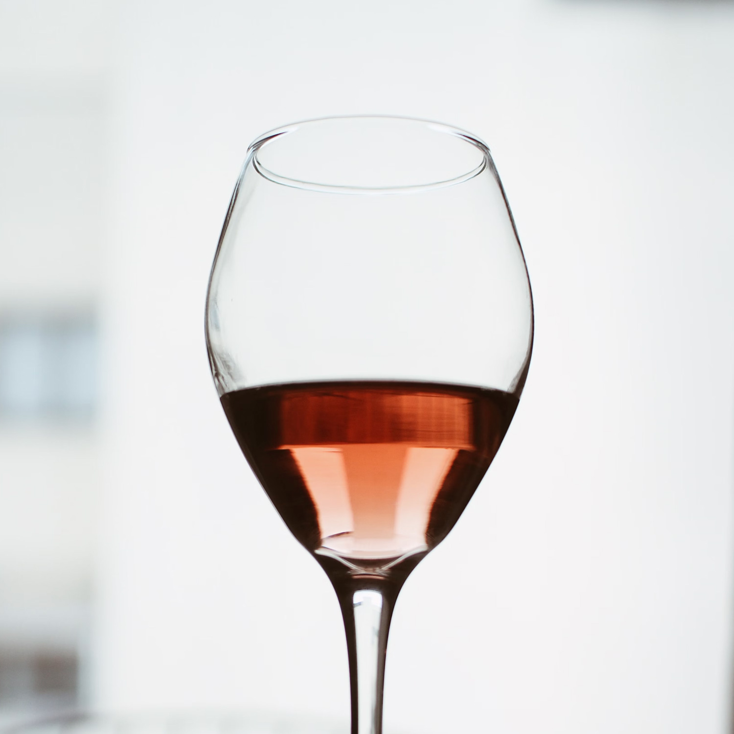 Genießen Sie diesen erfrischenden Roséwein