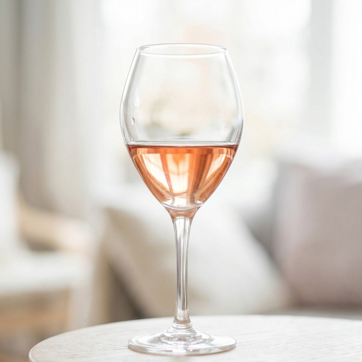 Genießen Sie diesen erfrischenden Roséwein