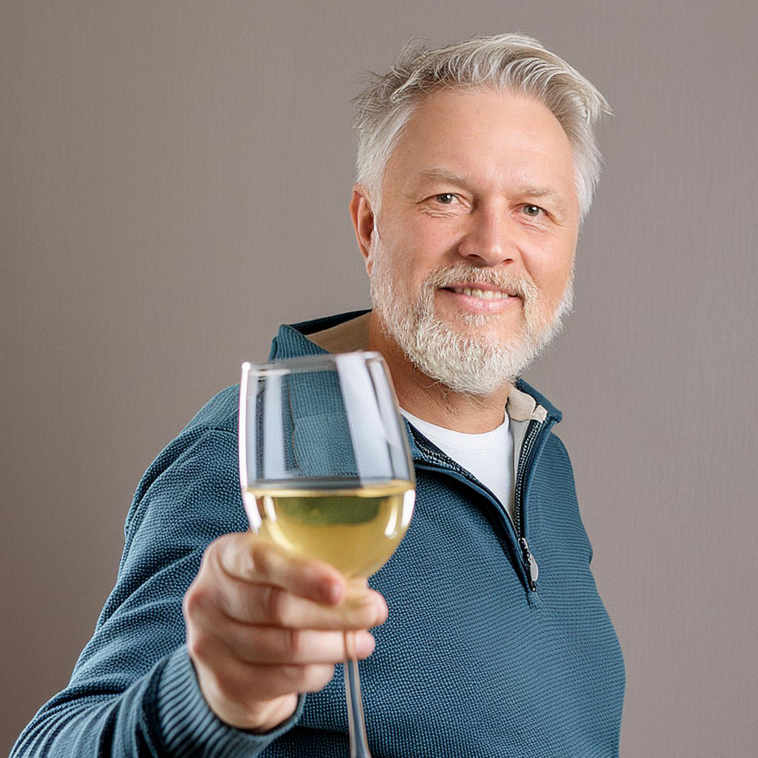 Genießen Sie diesen schmackhaften Weißwein Genießen Sie diesen schmackhaften Weißwein