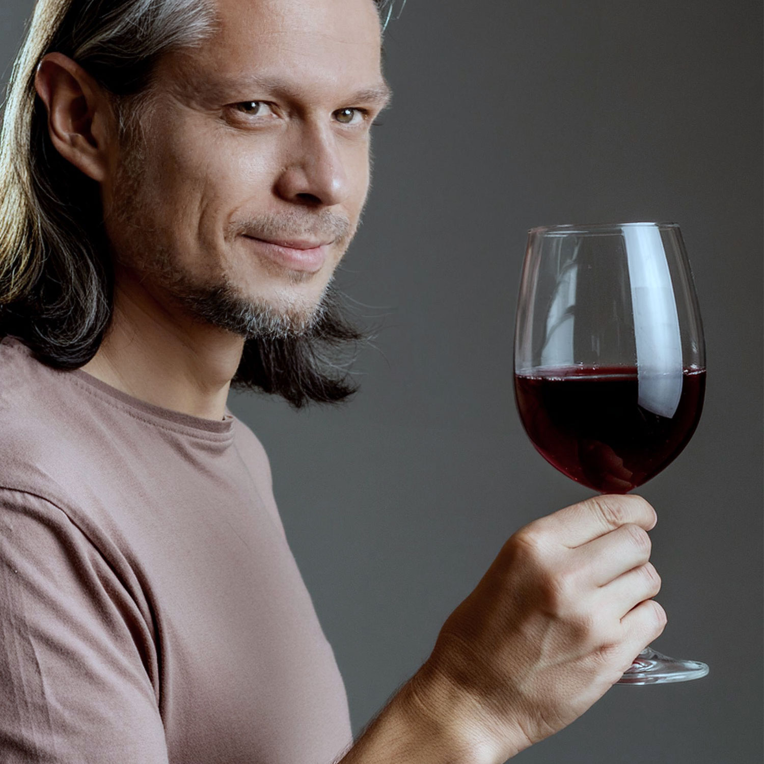Genussvoller und köstlicher Rotwein Genussvoller und köstlicher Rotwein