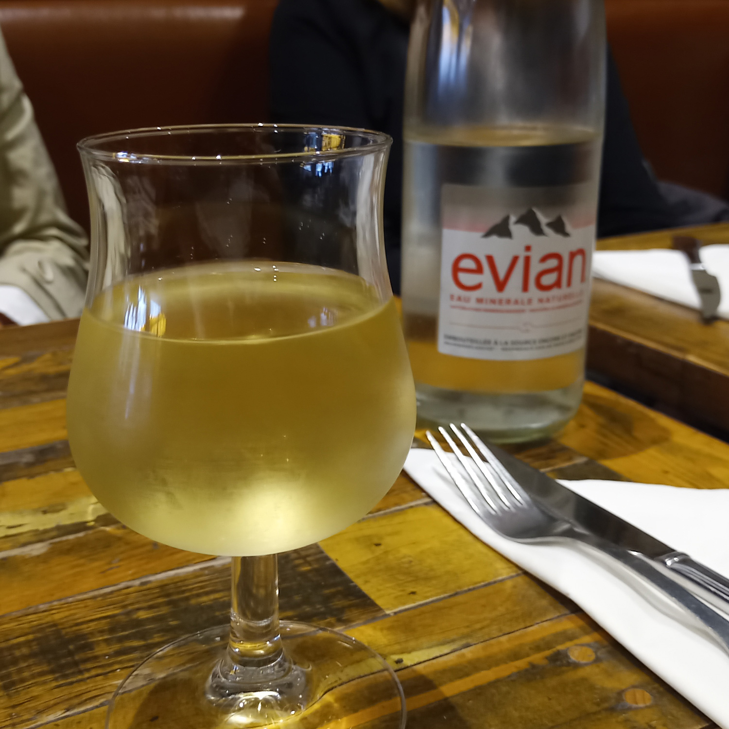 Genießen Sie diesen schmackhaften Weißwein Genießen Sie diesen schmackhaften Weißwein