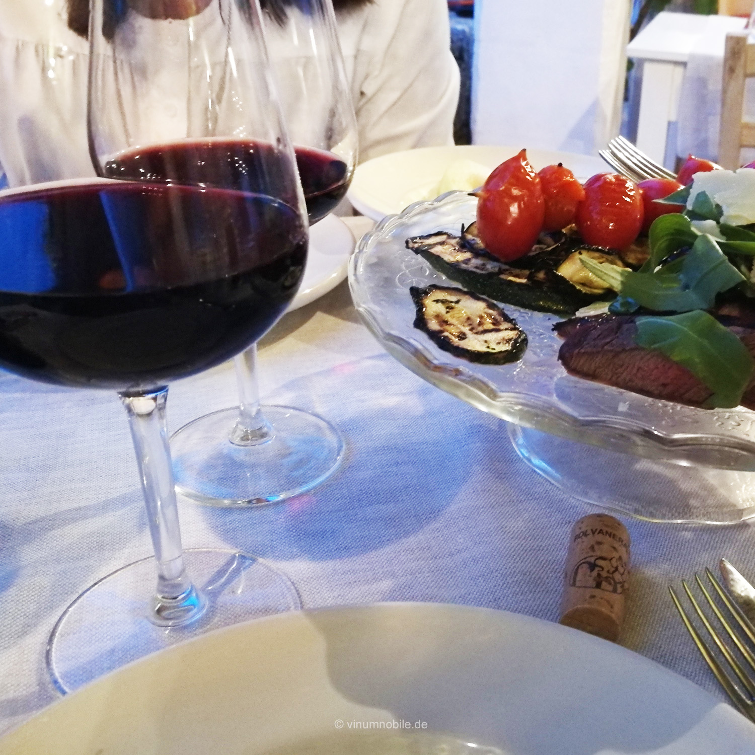 Ausgezeichnet köstlicher Rotwein Ausgezeichnet köstlicher Rotwein
