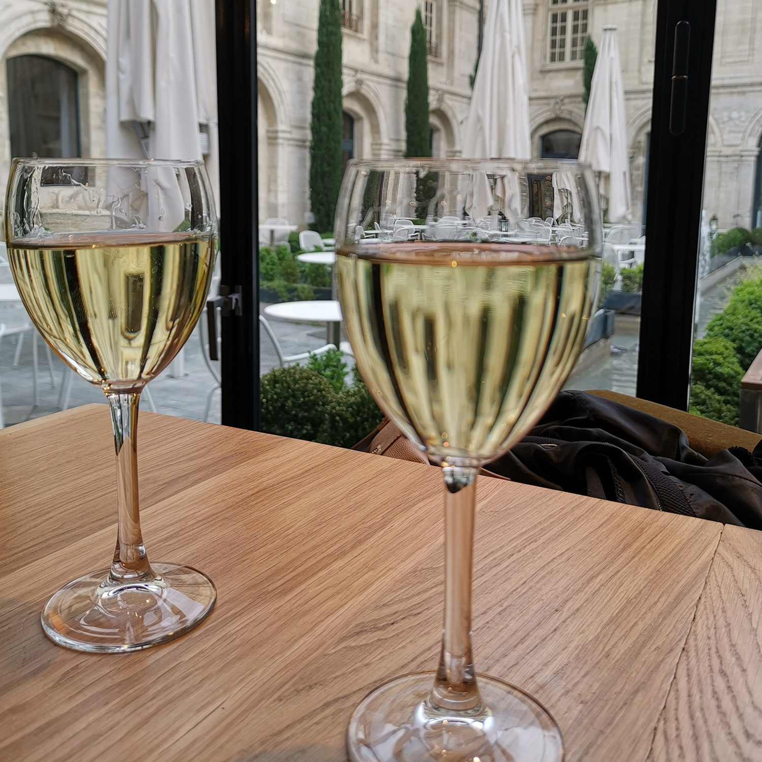 Genießen Sie diesen schmackhaften Weißwein Genießen Sie diesen schmackhaften Weißwein