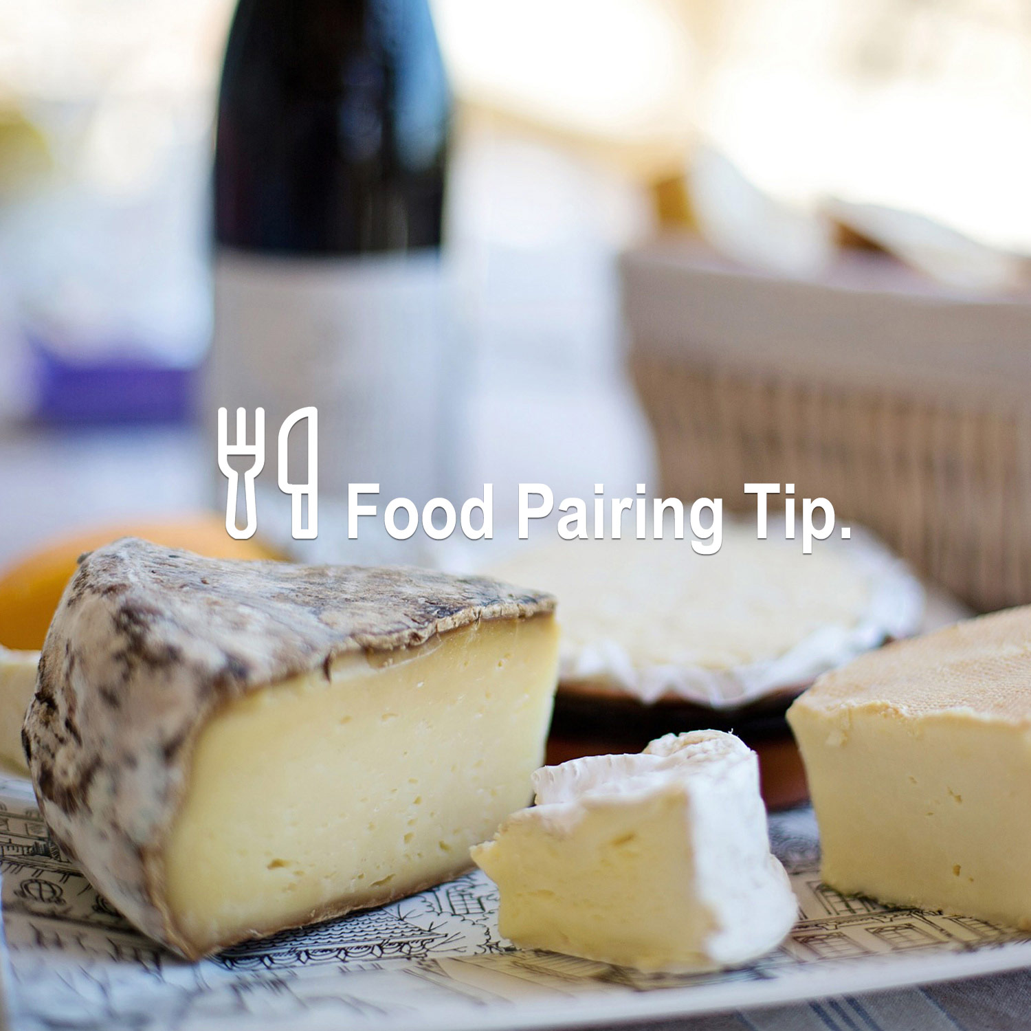 Käseteller mit Schimmelkäse zum Wein Käseteller mit Schimmelkäse zum Wein
