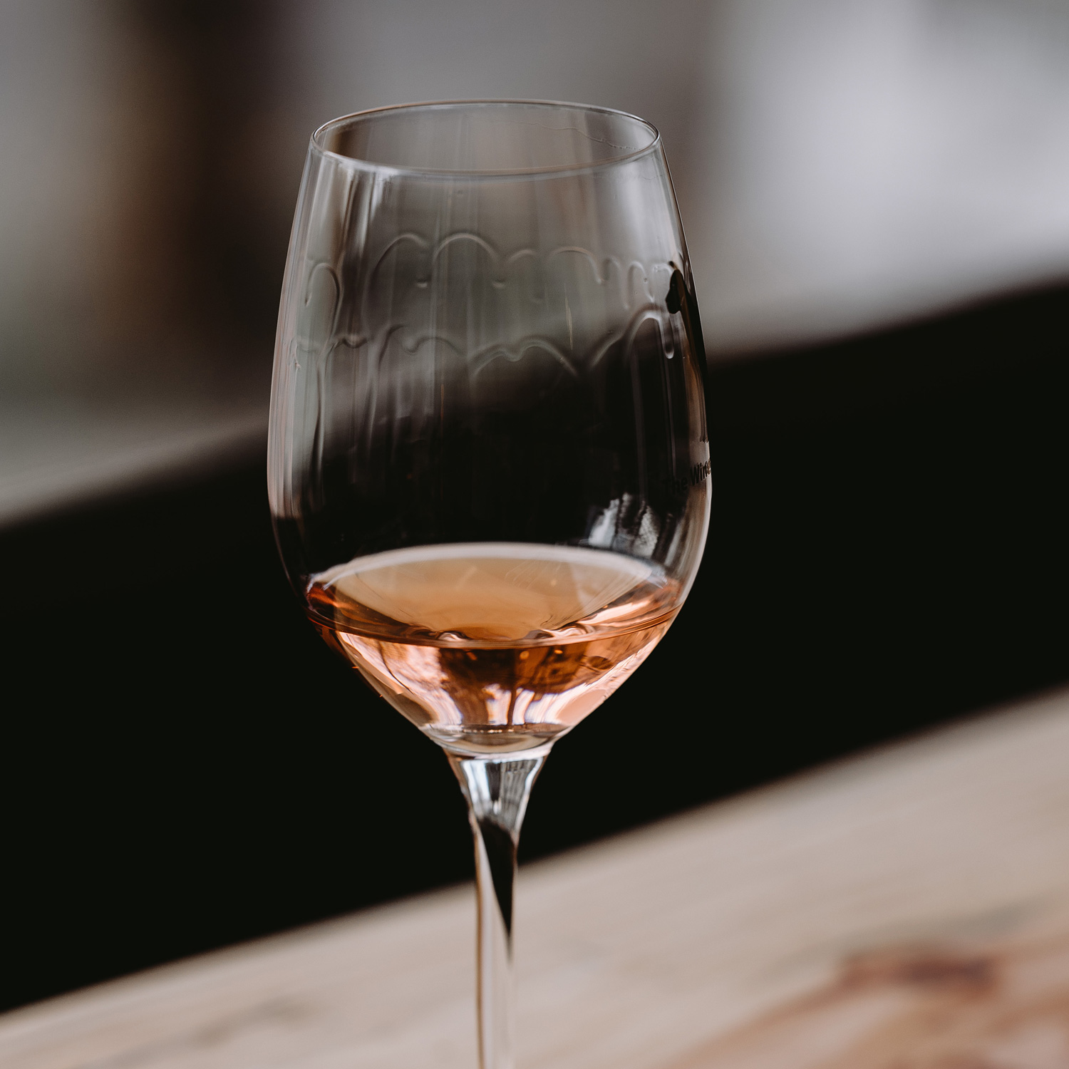 Genießen Sie diesen erfrischenden Roséwein Genießen Sie diesen erfrischenden Roséwein