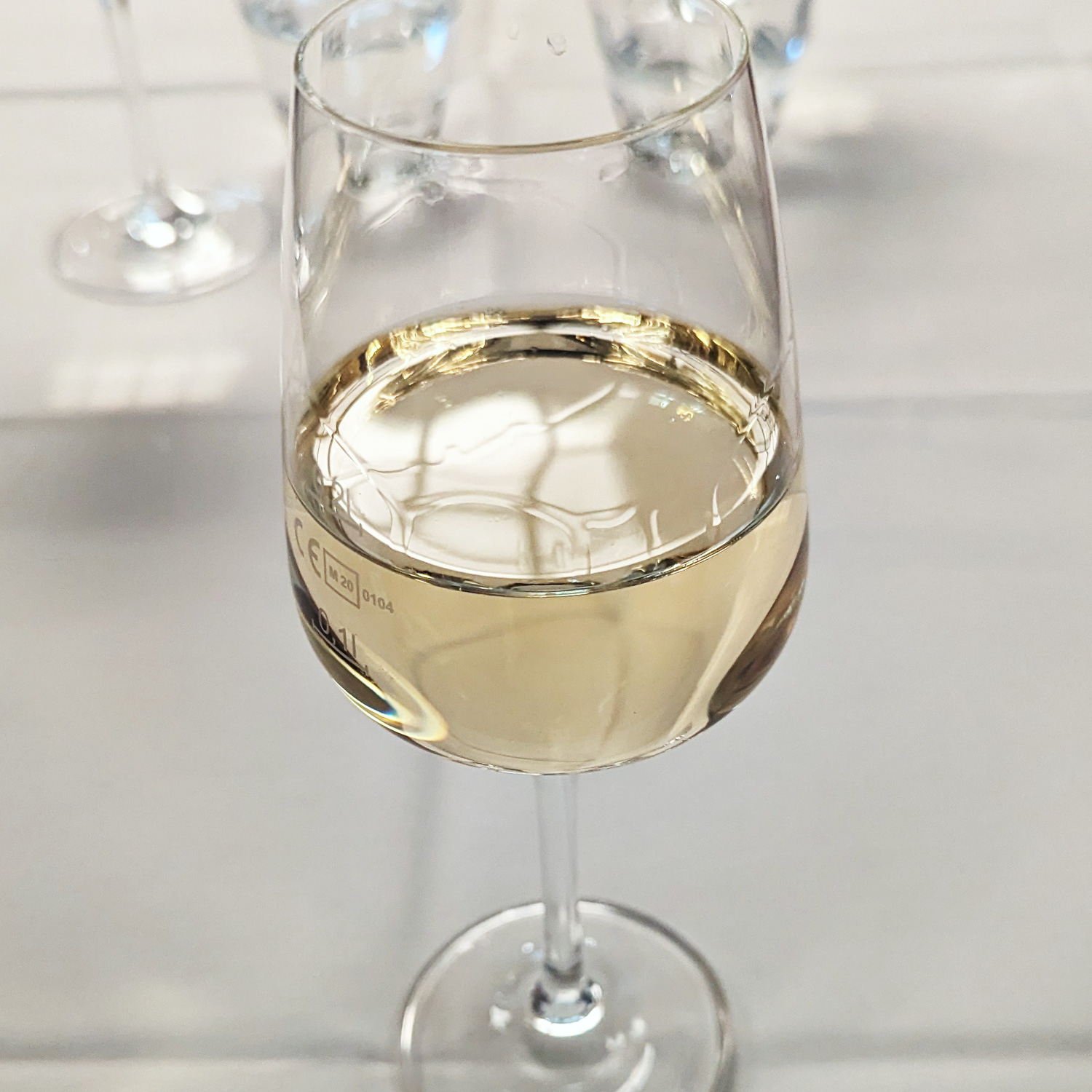 Genießen Sie diesen schmackhaften Weißwein Genießen Sie diesen schmackhaften Weißwein