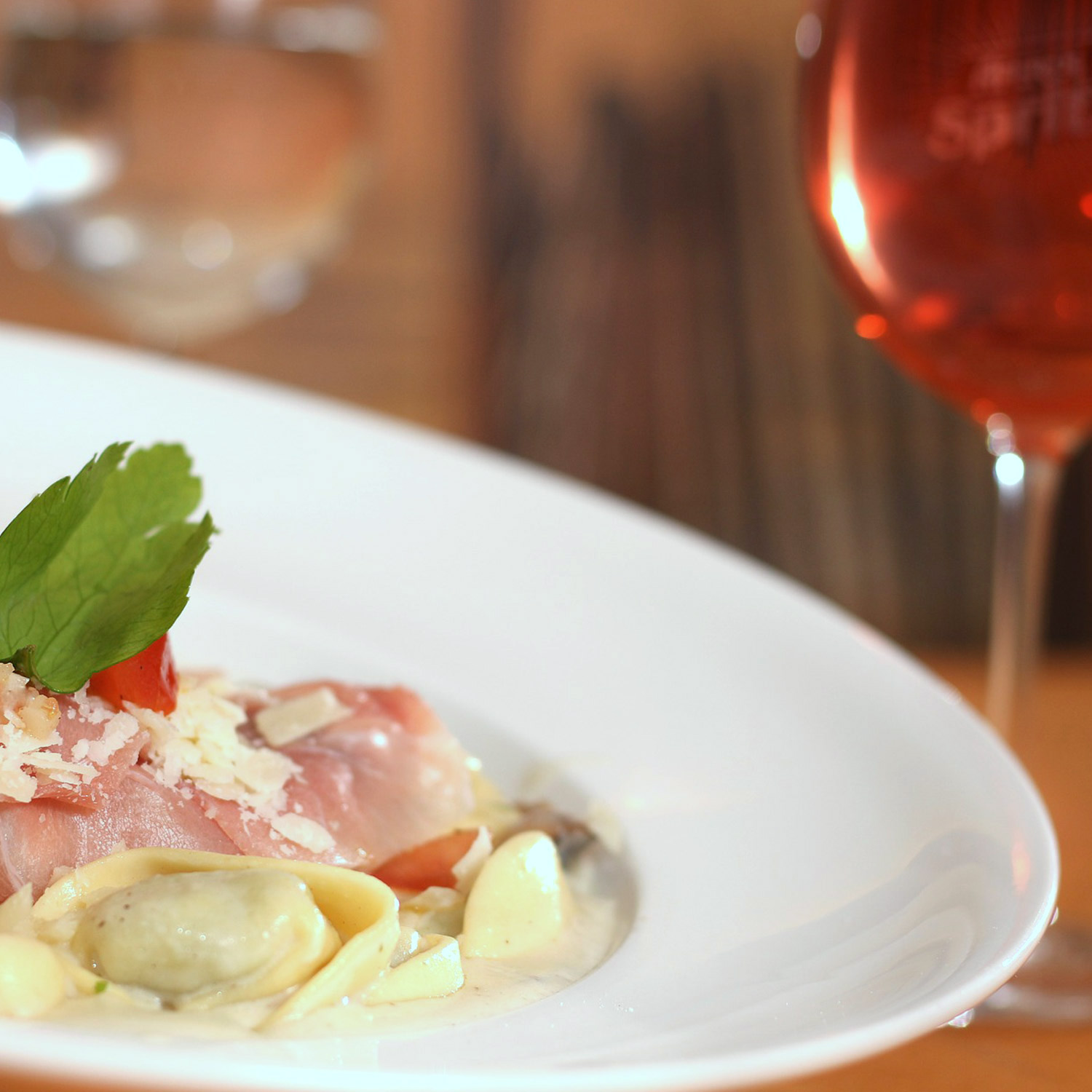 Passendes Essen zum köstlichen Wein Passendes Essen zum köstlichen Wein