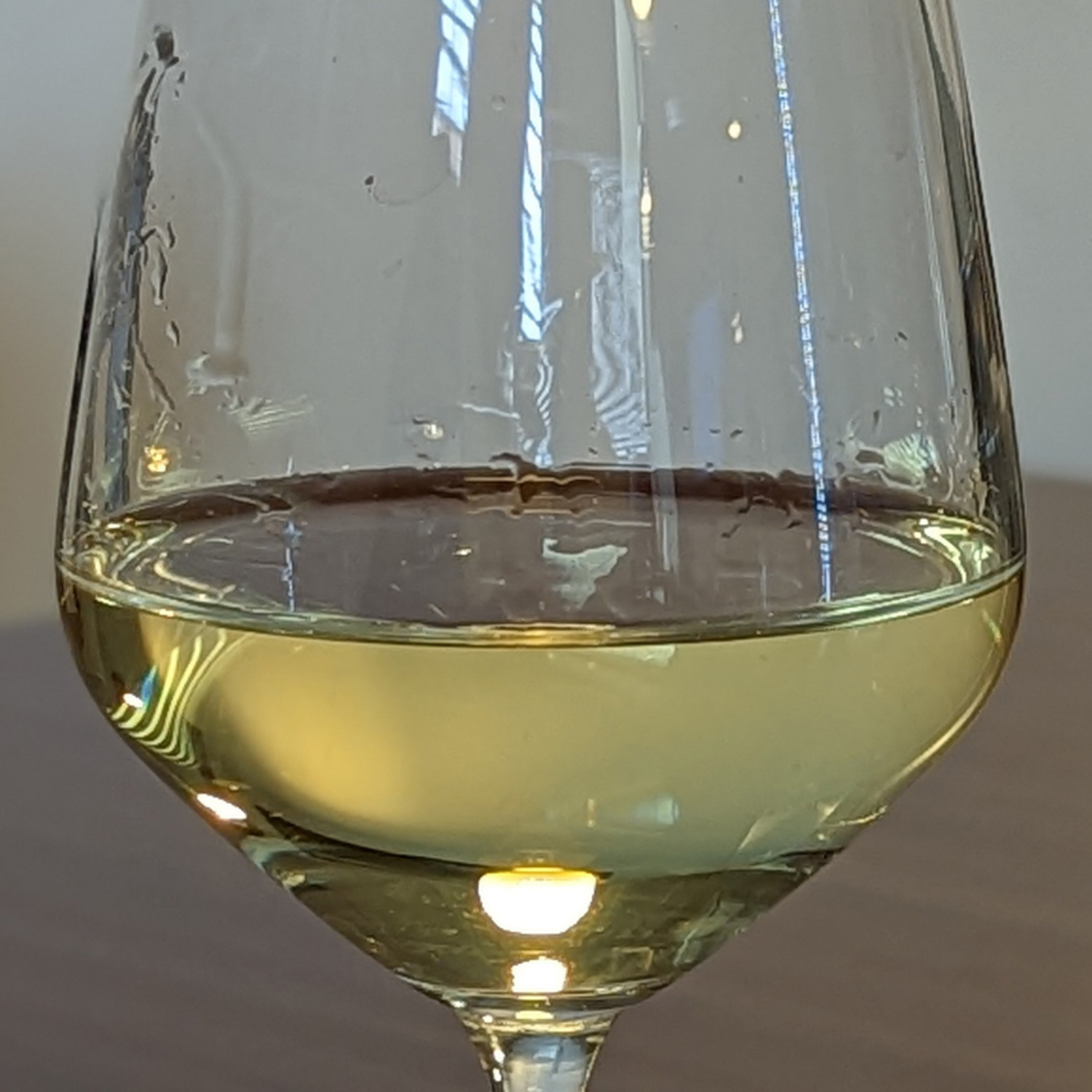 Genießen Sie diesen schmackhaften Weißwein Genießen Sie diesen schmackhaften Weißwein