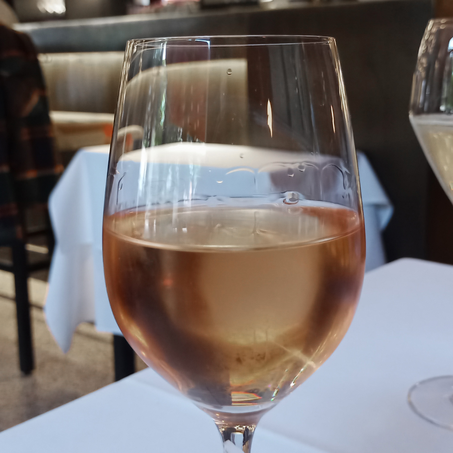Genießen Sie diesen erfrischenden Roséwein